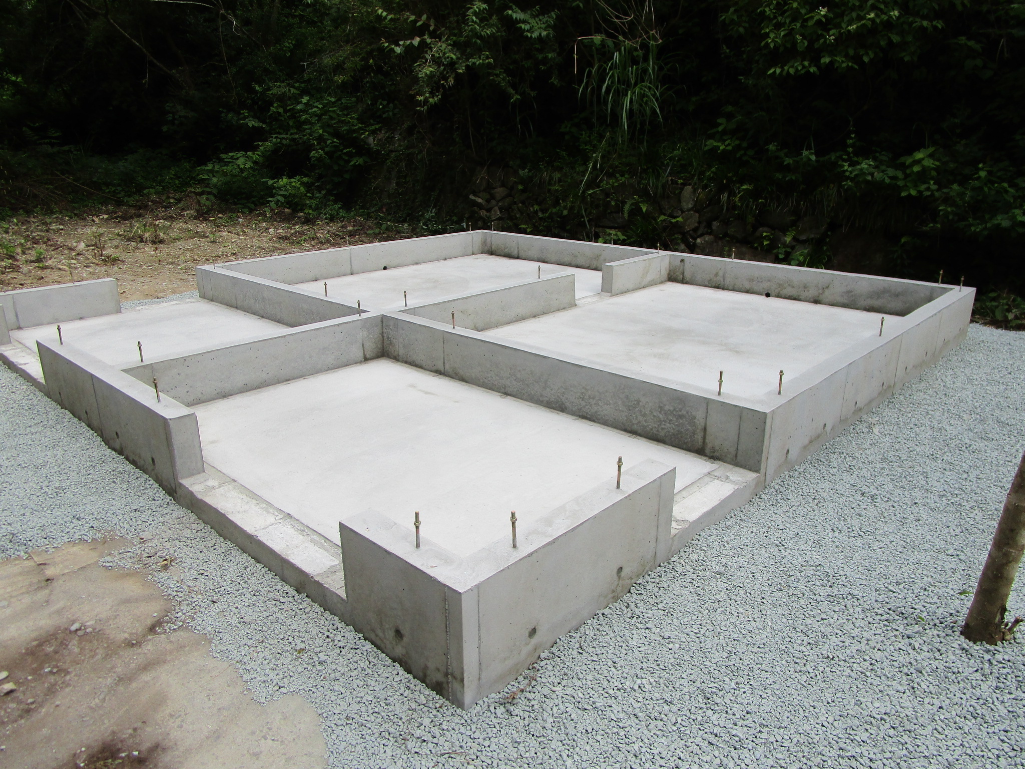 基礎工事　ベースワイ